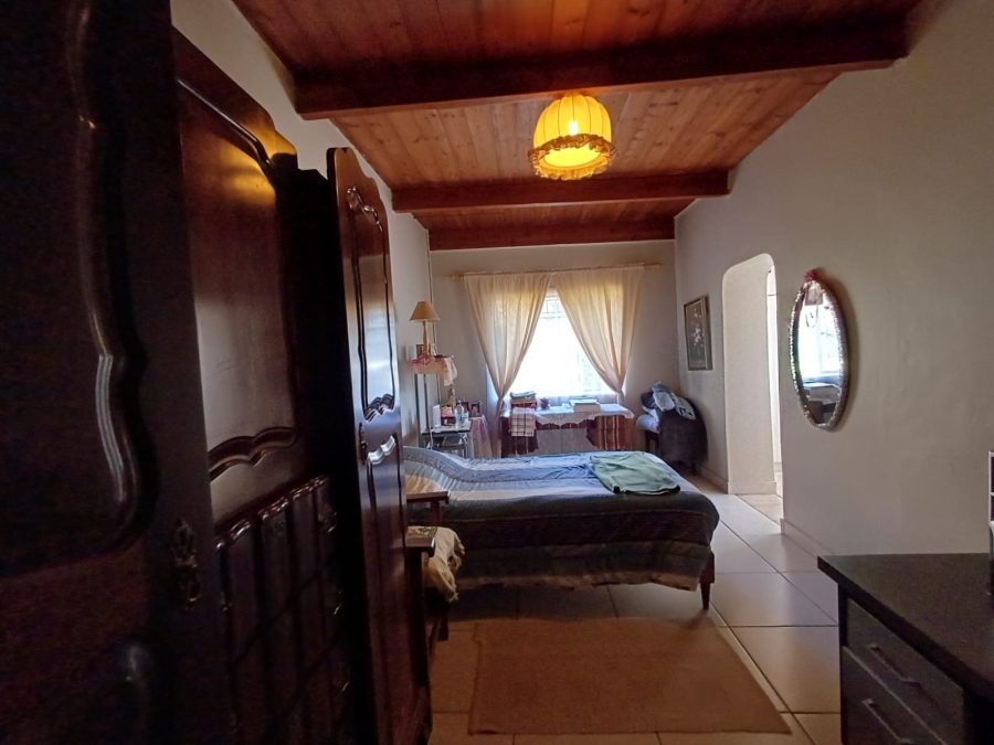 6 Bedroom Property for Sale in Vredenburg Western Cape